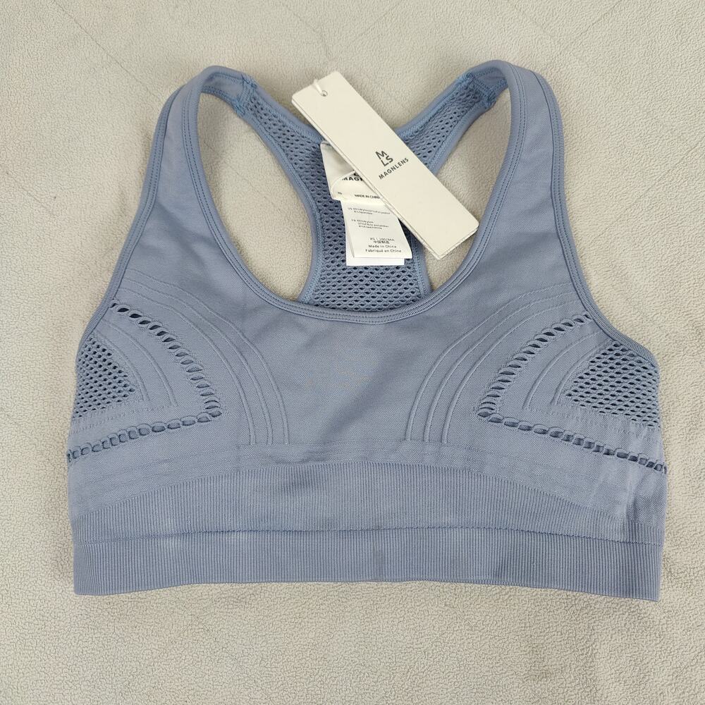 Magnlens Seamless Sports Bra Womens XS Sea‎ Ice Light Blue Eyelet Racerback NWT